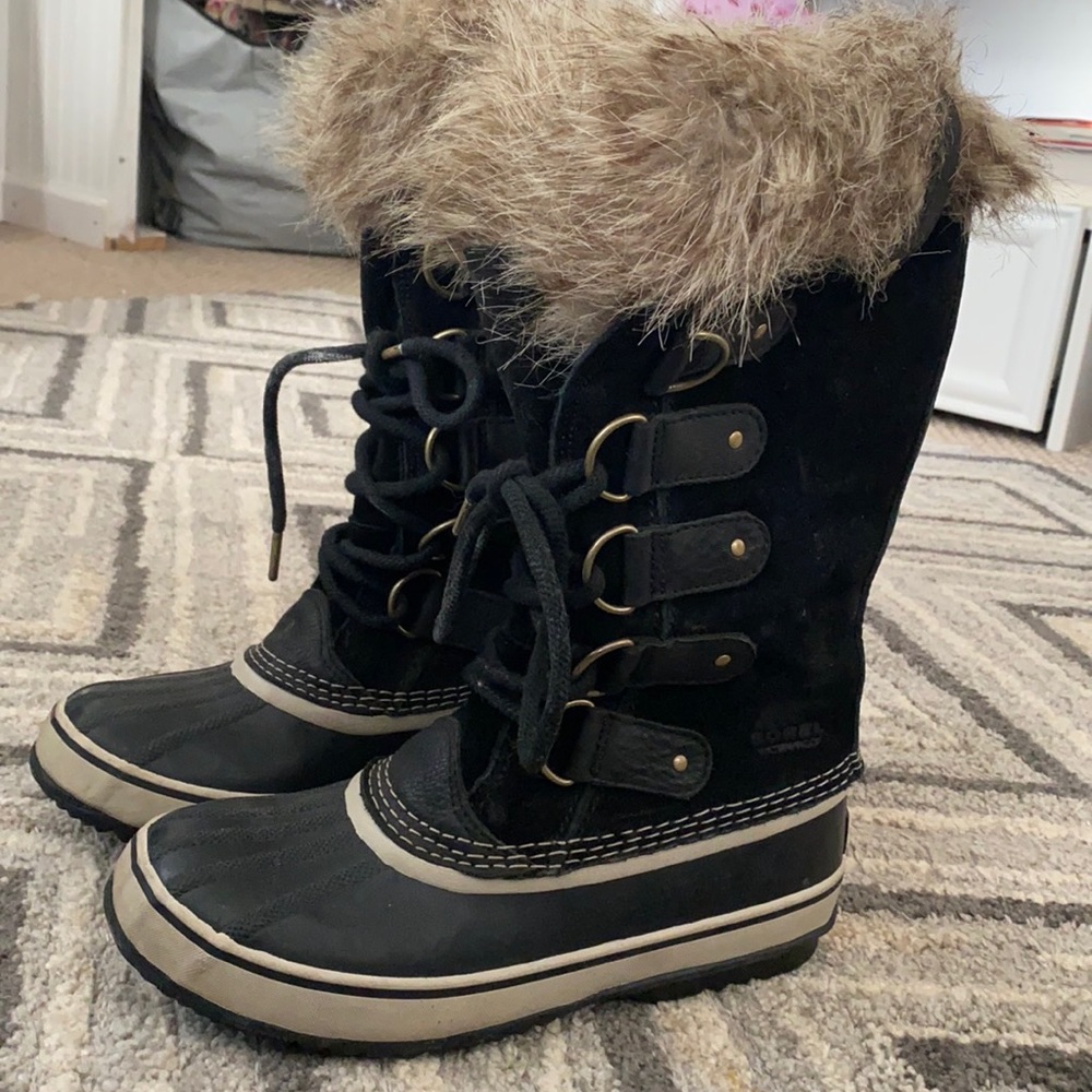 Sorel women’s Joan of Arctic Boots size 8